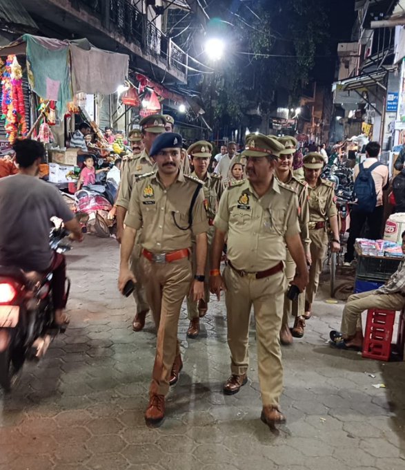त्योहारों को शांतिपूर्ण सम्पन्न कराने हेतु SP बागपत के निर्देशन में खेकड़ा पुलिस ने निकाला फ्लैग मार्च