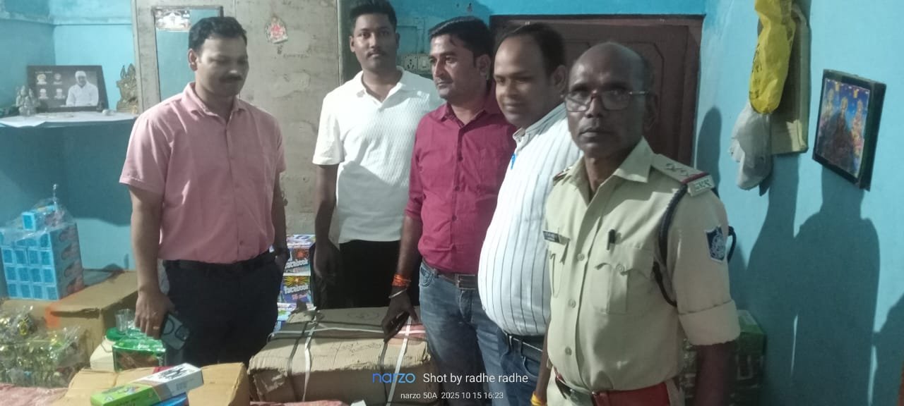 थाना मोतीनगर पुलिस द्वारा लगभग 02 लाख रुपये कीमत की अवैध विस्फोटक सामग्री (पटाखे) की गई जप्ती