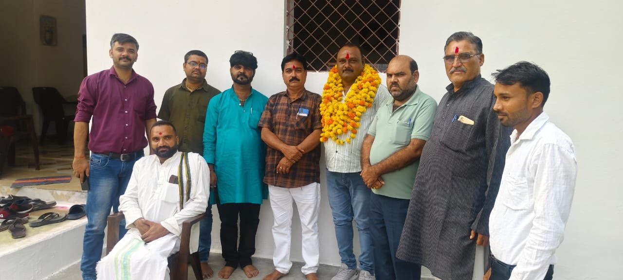 वरिष्ठ पत्रकार अवधेश तिवारी को नगर अध्यक्ष चुना गया