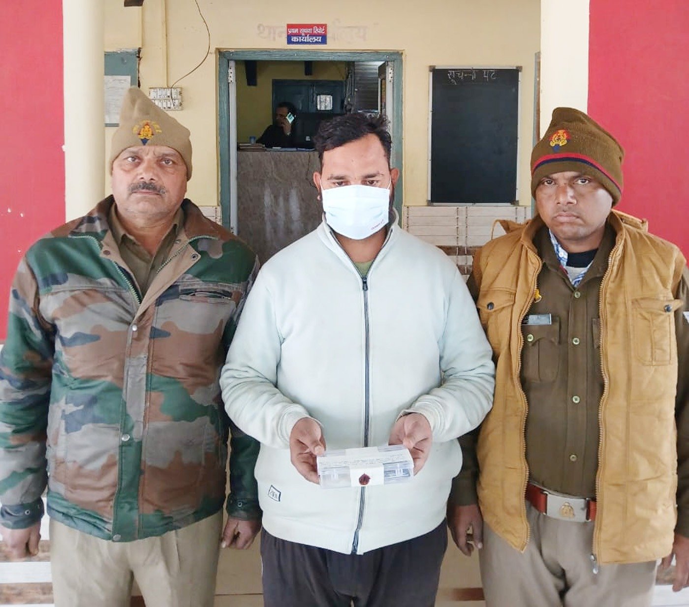एटीएम कार्ड बदलकर नकदी उडाने वाला आरोपित गिरफ्तार, आधा दर्जन एटीएम कार्ड बरामद