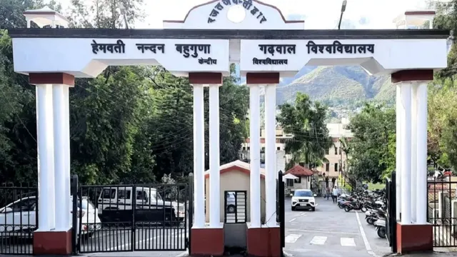 गढ़वाल विश्वविद्यालय छात्रसंघ चुनाव में नामांकन के दौरान हंगामा, मौके पर पुलिस बल तैनात