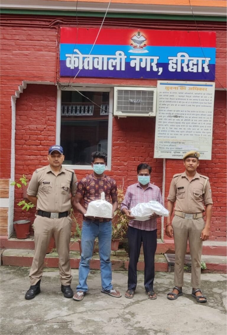 देशी शराब समेत दो आरोपी गिरफ्तार