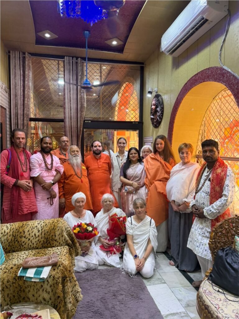 संत सेवा सनातन परंपरा का महत्वपूर्ण अंग: स्वामी संतोषानंद देव