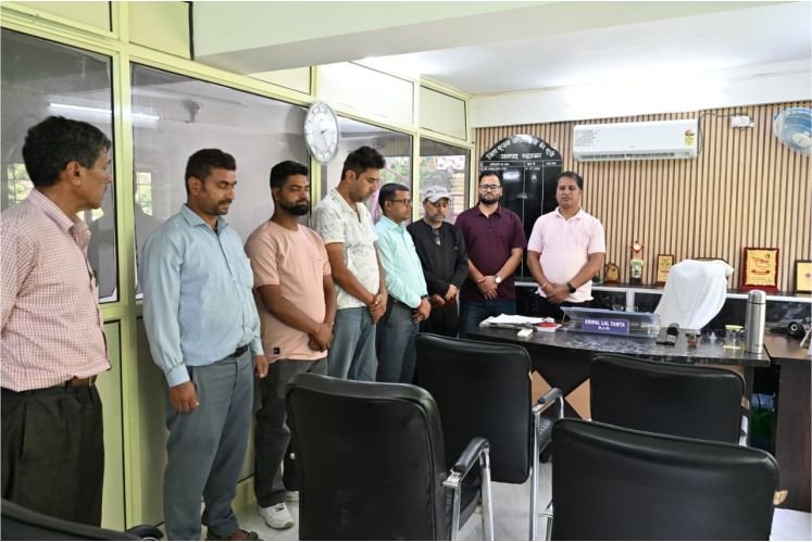 जिला सूचना अधिकारी गिरिजा शंकर जोशी के आकस्मिक निधन पर रुद्रप्रयाग सूचना कार्यालय में शोक सभा आयोजित